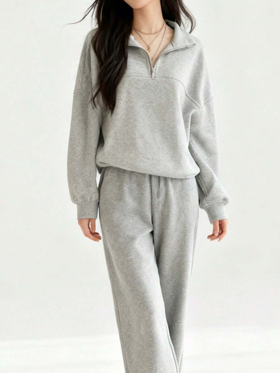 A Loose-Fitting Women's Sweatshirt With A Half-Zip Stand-Up Collar And Drawstring Casual Pants Creates A Relaxed And Sporty Women's Set. This Outfit Features A Loose And Casual Fit, Perfect For Comfortable Everyday Wear. - 灰色 - 查看 1