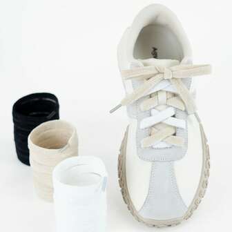 1双1厘米宽毛绒扁平鞋带，米色/黑色和白色毛绒