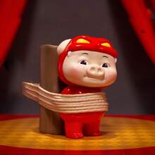 Miniso GG Bond Classic Blind Box Diverse Shape Design + Exquisite Craftsmanship PVC Material Figure Play Collection / Desktop Ornament / Must-Have For Blind Box Enthusiasts With Both Ornamental And Interesting Features (1 PC Random Delivery)