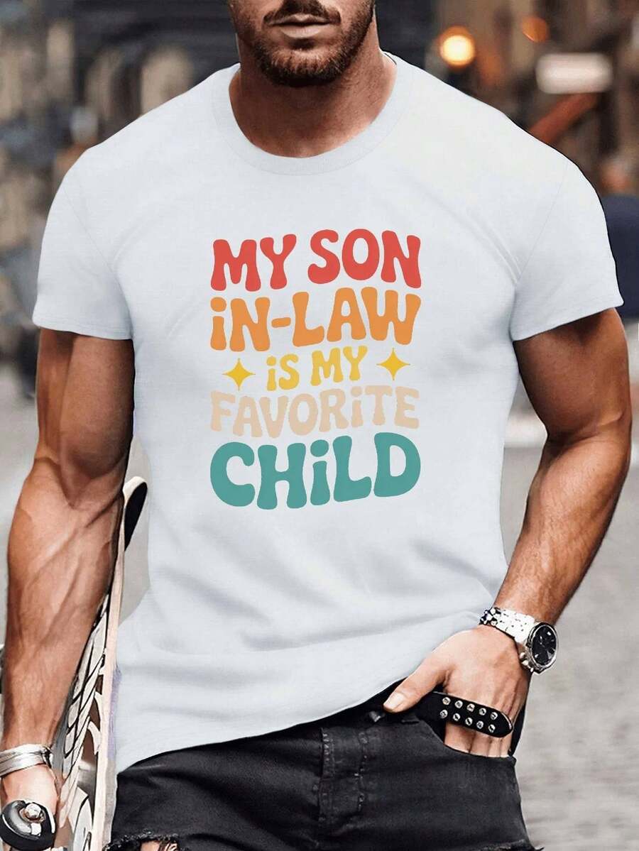Camiseta casual de algodón para hombre GILDAN - "Mi yerno es mi hijo favorito" con gráficos de estrellas coloridas, manga corta, cuello redondo, esencial para el verano para papá, abuelo o sobrino, ropa de abuelo | Camiseta gráfica juguetona | Camiseta de algodón