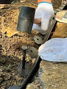 易于安装的PE塑料花园边缘装饰套件，配有坚固的锚栓 - 耐用的草坪边界，用于景观和草坪分隔 - 彩色 - 查看 7