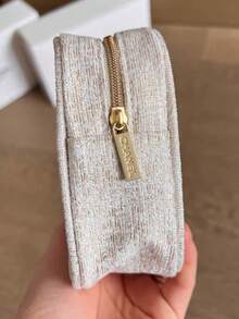 CHANEL 圣诞米色布艺化妆包，带金色刺绣标志，拉链旅行化妆包 - 白金 - 查看 8