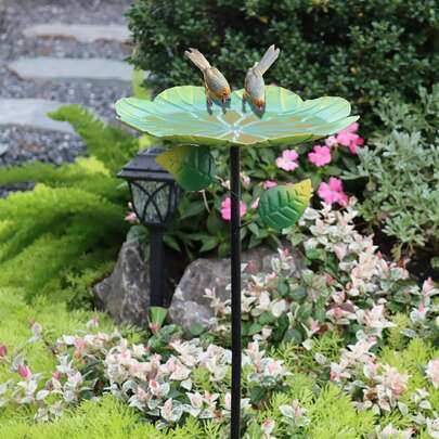 1pc Metal Garden Bird Bath - 28 Inches Tall - A Freestanding, Detachable Bird Bath And Feeder Featuring An Exquisite Leaf-Pattern Design. Thanks To Its Sturdy Construction, This Outdoor Bird Bath Attracts Wild Birds While Adding A Charming Decorative Accent To Your Garden, Patio, Or Lawn. It Makes An Ideal Gift For Bird Enthusiasts On Birthdays, Housewarmings, Mother's Day, Thanksgiving, Or Christmas
