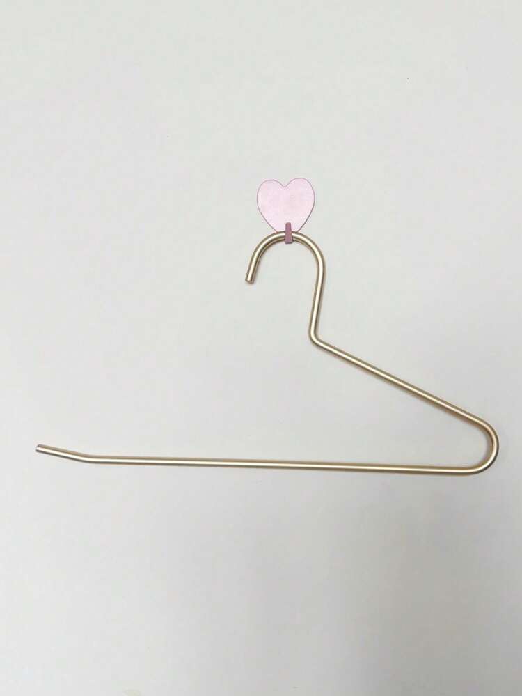 这款金属鹅形裤架采用多层衣架设计，可有效整理衣柜，节省空间，经久耐用，是理想的家用裤装收纳架。柔软的衬垫提供舒适的支撑，适用于各种裤子、牛仔裤、打底裤、裙子等，尤其适合空间有限的家庭衣柜。它能最大限度地利用垂直空间，保持衣物平整无褶皱，坚固的金属框架搭配防滑脚垫，安装简便，尤其适合小户型公寓和共享衣柜。时尚的金属质感，更添现代气息，为您的更衣室增添一抹亮色。 - 金色 - 查看 5