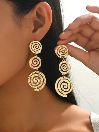1对时尚复古金属螺旋镂空褶皱长耳环，适合女性日常佩戴