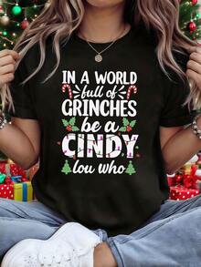 Camiseta Navideña Para Mujer - "En Un Mundo Lleno De Grinchos Sé Cindy Lou" Diseño De Y Cindy Lou Navideño - Negra Con Colores Festivos Rojo Y Verde - Camiseta Casual De Cuello Redondo Para Fiesta De Navidad, Reunión Familiar, Atuendos Invernales Diarios - Top Ligero Para El Día A Día, Camisetas Navideñas, Ropa Festiva Para Fiestas, Diseño Navideño Divertido, Ajuste Cómodo, Celebración De Temporada, Estampado De Dibujos Animados, Material Duradero, Top De Manga Corta, Compradores Navide - oscuro - Ver 1