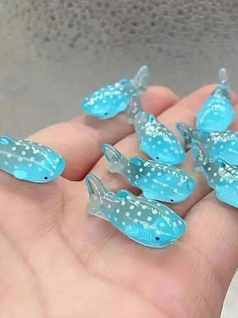 10/20pcs- Mini Resin Shark Figurines, Small Spotted Art Shark Sculptures Decor Ornaments, Suitable For Aquarium And Miniature Landscape Decoration, Home Decor, Blue With Polka Dot Design, Valentine's Day,Easter Gifts