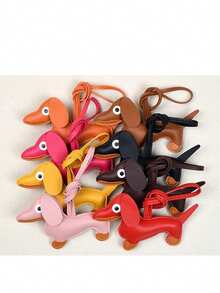 1个可爱腊肠犬吊坠饰品，仿皮腊肠犬包包挂饰/钥匙扣，韩版INS风汽车饰品，学院风卡通哥特风Y2K包包饰品挂绳带证件夹，汽车饰品包包挂饰 - 臘腸狗裝飾掛繩 - 查看 9