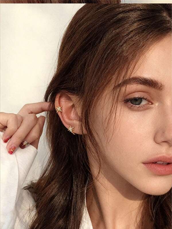 JOJELOO أقراط نجمة مطلية بالذهب عيار 18 قيراط - تصميم نجمة من الزركونيا المكعبة أنيق، مجوهرات بسيطة كبيرة للنساء، إكسسوار أزياء، مثالي للتراكب والإطلالات المستوحاة من السماء