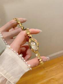 1pc Fashionable Creative Versatile Petite Personalized Women's Oval Quartz Watch, Oval Minimalist Dial, Mother Of Pearl Dial/Crystal Sister/Couple Watch, Suitable For Daily Wear And Holiday Gifts - Gold - View 2