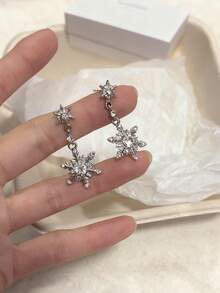 1 Pair Elegant Luxury High-End Snowflake Design Copper Material Inlaid Cubic Zirconia Diamond Fashion Dangle Earrings, Christmas Gift For Women, Suitable For Banquet, Ball, Wedding Party - Multicolor - View 2