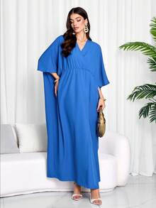 优雅蓝色V领蝙蝠袖长款连衣裙，七分长款，飘逸的阿拉伯风格开衩连衣裙