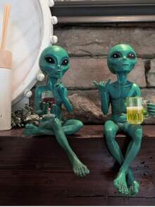 1个外星人喝啤酒雕像 - 趣味十足的太空装饰，绿色外星人手拿啤酒杯，非常适合摆放在桌面或架子上，是科幻迷的理想礼物，也是科幻主题房间装饰的绝佳选择 | 顽皮的外星人设计 | 精致的工艺，外星人装饰 - 彩色 - 查看 3