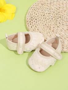 1双幼儿女童蕾丝PU魔术贴平底防滑公主鞋，0-1岁婴儿学步鞋，适合春秋季穿着 - 白色 - 查看 4
