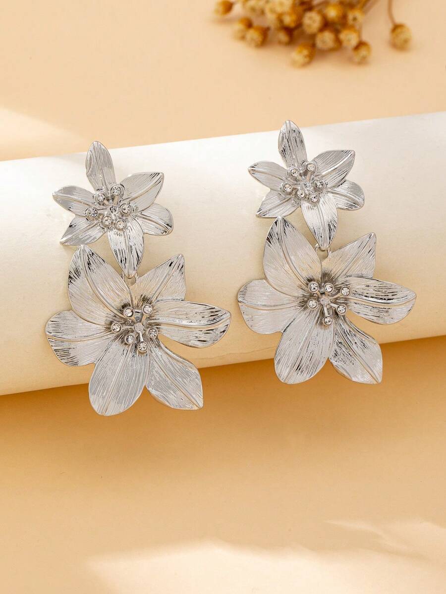 1 Pair Bohemian Style Zinc Alloy 3D Flower Stud Earrings With Faux Gemstone Center, Suitable For Daily Wear And Vacation - Silver Earrings - View 1