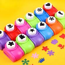 Celemela 4 peças/8 peças Pacote de Valor, Inclui Padrões e Cores Aleatórios Variados, Surpresa em Cada Compra, Design Portátil para Fácil Operação, Basta Pressionar para Obter Padrões Elegantes Vazados, Perfeito para Scrapbooking DIY, Cartões de Saudação, Diários, Álbuns de Fotos e Mais Aplicações Criativas