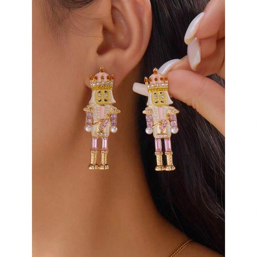 1 Pair Pink Alloy Unique Nutcracker Soldier Figure Earrings, Distinctive Women's Earrings With Pink Soldier Design And Rhinestones, Alloy Jewelry, Personalized Christmas Gift - 粉色 - 查看 1
