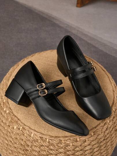 أحذية نسائية ذات كعب سميك مغطى بالقماش بارتفاع 5 سم، بتصميم ماري جين ذو نجوم معدنية باللون الأسود