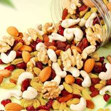 BE&CHEERY 1 Can Of Dried Fruit Mixed With 17.64 Ounces, Made Up Of 3 Types Of Dried Fruits And 3 Types Of Nuts, Including Cashews/Almonds/Walnuts/Red Raisins/Yellow Raisins/Cranberry Jerky. It Is Nutritious, Crispy In Taste, With A Clean Ingredient List And Easy To Store Packaging. It Is Suitable For Office Afternoon Tea, Valentine's Day Gifts, Drama Snacks, After-School Snacks, Picnic Party Snacks, And Is Also A Must-Have Snack For Christmas Eve, Christmas, And Halloween. - 500克 - 查看 5