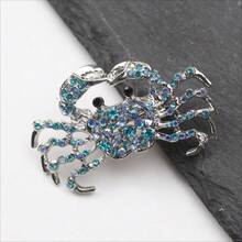 Silver-Tone Crab Brooch With Multicolor Blue Rhinestones, Intricate Seafood Design Pin For Beach-Themed Outfits, Summer Parties, Ocean-Inspired Looks, Ideal Gift For Seafood Enthusiasts & Jewelry Lovers - Màu xanh lam - Xem 3