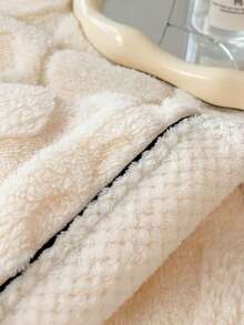 1pc Thick Edged Bohemian Style White Heart Pattern Blanket, Jacquard Faux Fur Lamb Wool Soft Warm Multipurpose Throw Blanket For Living Room, Bedroom, Dorm, Furniture Decor, Sofa, Nap Blanket - White - View 9