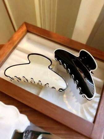1pc European And American Style Acetate Crafts Black & White Minimalist Texture Medium-Sized Hair Clip, Elegant Women's Hair Accessory For Updo Casual Hair Claws Claw Clips Hair Clips Hair Jaw Clip Hair Clamps Hair Clutch Hair Catcher Clip Fall Winter Hair Accessories For Women For Vacation Outfits Woman,Gifts,Travel,Gifts For Women,Hair Stuff,Stocking Fillers,Stocking Stuffers For Women,Stocking Fillers Women,Christmas Gifts,Christmas Stocking Fillers,Gifts For Women,Stocking Stuffers For Adults,Stocking Fillers For Adult,Hair Stuff,Women's Accessories,Stocking Stuffer,Coming-Of-Age Hair Accessory,Christmas Hair Accessories,Gift Ideas For Women,Beauty Stocking Fillers