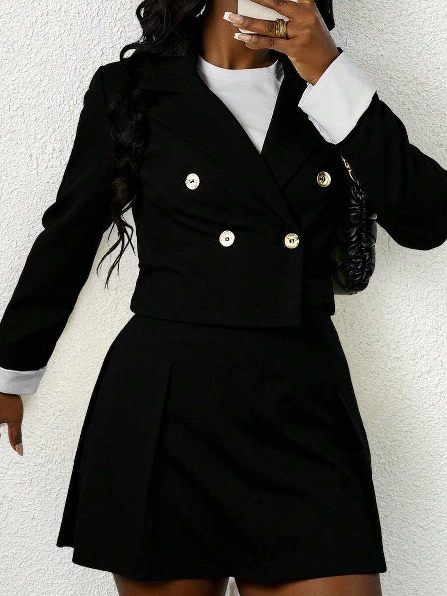 Conjunto elegante de 2 piezas, set de traje negro de corte clásico para mujer, saco corto de manga larga con botones y una falda corta a juego, para el trabajo o la oficina u ocasiones especiales. - Negro - Ver 1