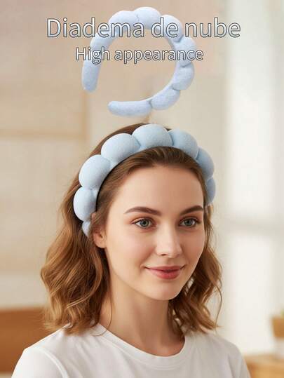 1 欧美风格云朵发箍，女士发饰，采用云朵形海绵设计，高冠，适合洗发、瑜伽和护肤时使用。