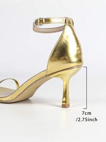 Damen modische elegante Sandalen mit goldfarbigem PU-Riemen, quadratischer Zehenpartie, Knöchelriemen und Stilettoabsatz. Charmante, luxuriöse, metallisch glänzende High Heels für Partys, Hochzeiten und Outdoor-Events, Kittenheel - Gold - Übersicht 9