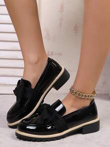 1 Pair Girls' Low Vamp Loafers, Spring/Autumn New Style Bowknot Thick Sole Versatile Shiny Little Leather Shoes