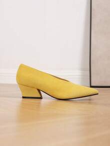 Classiques chaussures à talons épais à bout pointu et col profond, adaptées pour le travail, les occasions décontractées, formelles et les soirées. Chaussures à talons hauts jaune pour femmes - Jaune citron - Voir 5