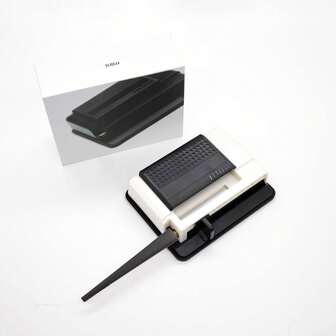 一套包含黑色预卷烟纸和易于使用的手动卷烟器，8支110毫米特大号预卷烟管，光滑黑色8毫米直径半自动卷烟器，配有刷子和清洁针，燃烧缓慢均匀，适合作为情人节礼物或家用。