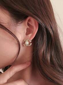 2pcs Fashionable Luxury Encrusted Criss-Cross Pearl Stud Earrings, Versatile C-Shaped Earrings Suitable For Women's Daily Wear, Outings And Events - Gold - View 3