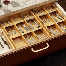 TFKI Bamboo Silverware Drawer Organizer With Labels Kitchen Utensil Tray Holder Organizer For Flatware Cutlery Spoon And Knives Drawer Storage Organization Natural 6 Slots - 自然的 - 查看 6