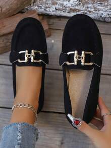 新款大码轻便绒面软底平底乐福鞋，舒适纯色套脚圆头户外休闲驾车鞋，适合春、夏、秋季日常通勤、购物、度假等场合。