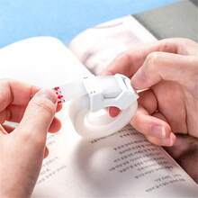 Set de cinta invisible de PVC Deli con dispensador, 1.8cm x 20y, cinta transparente para escribir y corrección de papelería - 1 set