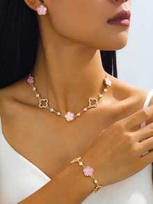 1 pièce Collier pendentif romantique et délicat incrusté de strass ajouré trèfle à quatre feuilles & trèfle à cinq feuilles, 1 pièce Bracelet, 1 pièce paire de boucles d'oreilles Ensemble de bijoux pour femmes - Rose bonbon - Voir 3