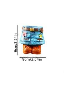 这款创意牛仔风多肉植物盆栽套装包含1个树脂花盆，造型别致，细节精致，以牛仔裤和牛仔帽为灵感。它适用于室内外园艺、家居装饰，也是送给植物爱好者的独特礼物。同时，它也是一款非常漂亮的多肉植物盆栽装饰品。