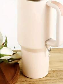 1 件合金简约风格吊坠和 26 个英文字母杯配件 - 银色字母水杯链带手柄，玻璃杯字母装饰 | 多功能字母背包链/水杯钥匙扣/保温杯吊坠和时尚字母钥匙扣 | 适合日常使用/居家生活/校园/旅行/出差 - 銀色 - 查看 6