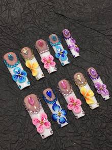 This Is A 10-Piece Handcrafted Coffin-Shaped Press-On Nail Set-A Colorful 3D Floral-Style Extended Press-On Nail Collection. With White And Light Pink As The Base, It Is Paired With Handcrafted 3D Colorful Floral Decorations In Shades Of Blue, Yellow, Pink, And Purple, Complemented By Matching Rhinestone And Bead Edging, Presenting A Lively And Sweet Overall Style. - Nhiều màu - Xem 3