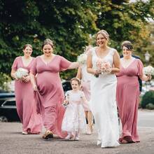 Robe de demoiselle d'honneur élégante à encolure en V et buste froncé rose clair, robe de soirée pour invité de mariage, dîner de mariage, anniversaire, Saint-Valentin