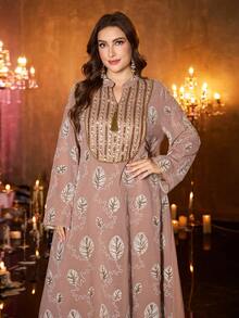 大码女士优雅长袖连衣裙，采用刺绣面料、贴花装饰、串珠饰边和流苏吊坠，适合日常穿着和春季节日穿着。 - 摩卡棕 - 查看 6