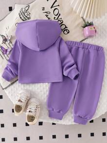 2 件套女婴时尚休闲套装，字母和蝴蝶印花长袖连帽运动衫上衣和字母印花紫色裤子 - 紫色 - 查看 3