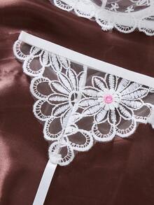 EverydayBra 三件套白色女士刺绣花卉性感内衣套装，半透明腰带，俏皮可爱超短款上衣和内裤，舒适居家风文胸和内裤 - 白色 - 查看 3
