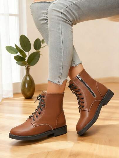 秋冬新款英伦风踝靴，户外时尚黑色踝靴，适合日常穿着，PU鞋面方跟，系带侧拉链设计，女款加大码36-43码