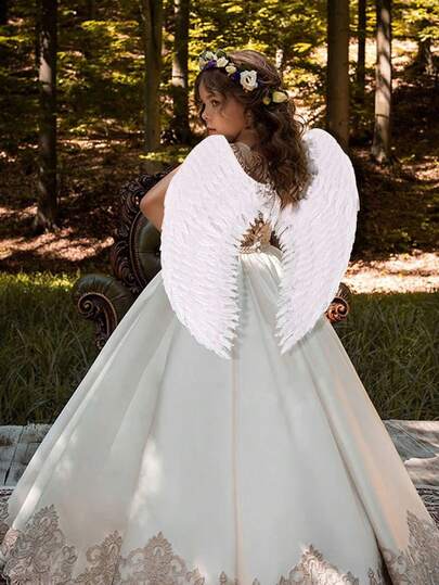 天使塑料翅膀，羽毛状，可作树叶，适用于拍照道具、场景装饰、角色扮演、装饰道具、服装节、翅膀派对等场合。