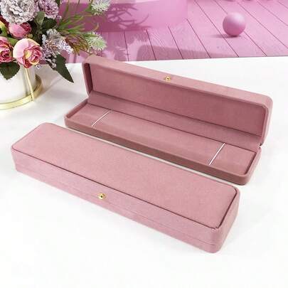 1 hộp đựng trang sức nhung hồng có móc khóa vàng, vòng cổ góc bo tròn, nhẫn, vòng tay, hộp đựng trang sức