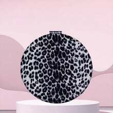 1 Stück doppelseitiger Make-up Spiegel, neuer Bestseller im INS-Stil, kreativer Samt-Patchwork-Leopard-Zebra-Leder tragbarer doppelseitiger runder Spiegel, Handspiegeln, Taschenspiegel, Schminkspiegel, kleiner Spiegel, Wohndekoration für Wohnzimmer, Schlafzimmer, Badezimmer, Reisezubehör, Hochzeit, Party, Geburtstag, Geschenk für Männer, Mütter, Väter, beste Freunde, Lehrer, Neujahr, Accessoire, lustiges Geschenk, um Ihre Make-up Momente aufzuhellen, günstig, Strumpfstopfer, Make-up, Make-up Utensilien, günstige Sachen, Geschenke, Geschenke für Frauen, Weihnachtsgeschenke