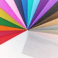 20 piezas de tela de algodón sólida, combinación de lunares multicolor, adecuada para manualidades de costura DIY y proyectos de costura, aplicable para regalos de Navidad, Pascua, Halloween, Año Nuevo Chino y otras festividades, costura de patchwork DIY, guirnaldas, tela para muñecas, decoraciones, artesanías y decoración del hogar, tela para envolver regalos | Varios diseños | Detalles decorativos con borlas, dos tamaños disponibles
