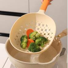 1 pieza Colador de cocina de plástico grande con mango largo - Resistente al calor, diseño de drenaje en forma de estrella, adecuado para pasta, albóndigas, verduras - Colador duradero, utensilios de hornear y cocinar, herramienta de cocina moderna, diseño de drenaje eficiente - Multicolor - Ver 5